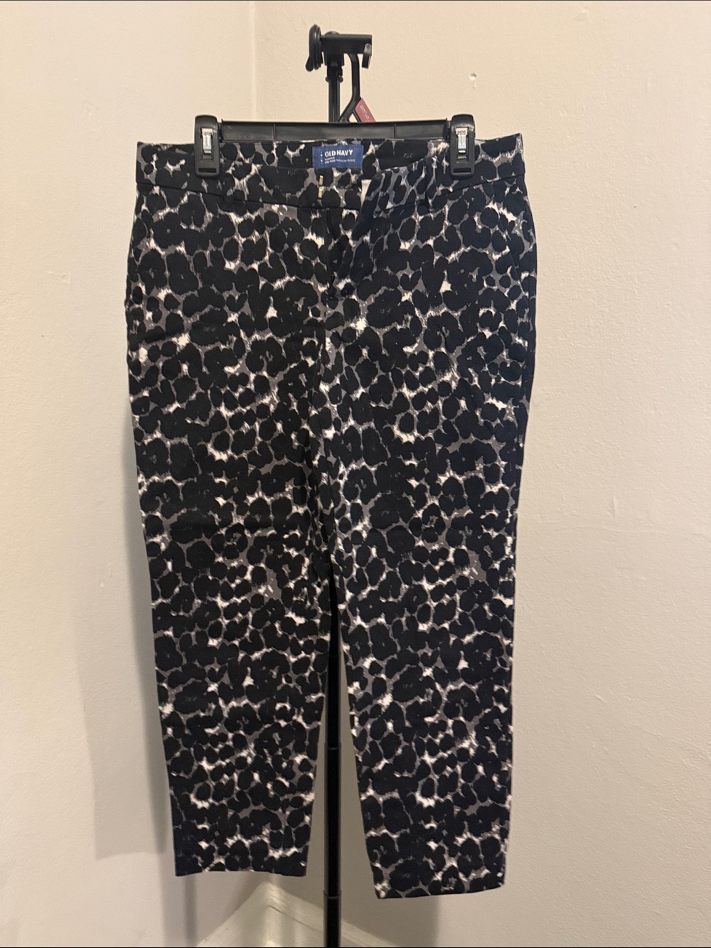 Old Navy Black & White Leopard-Print Ankle Pants